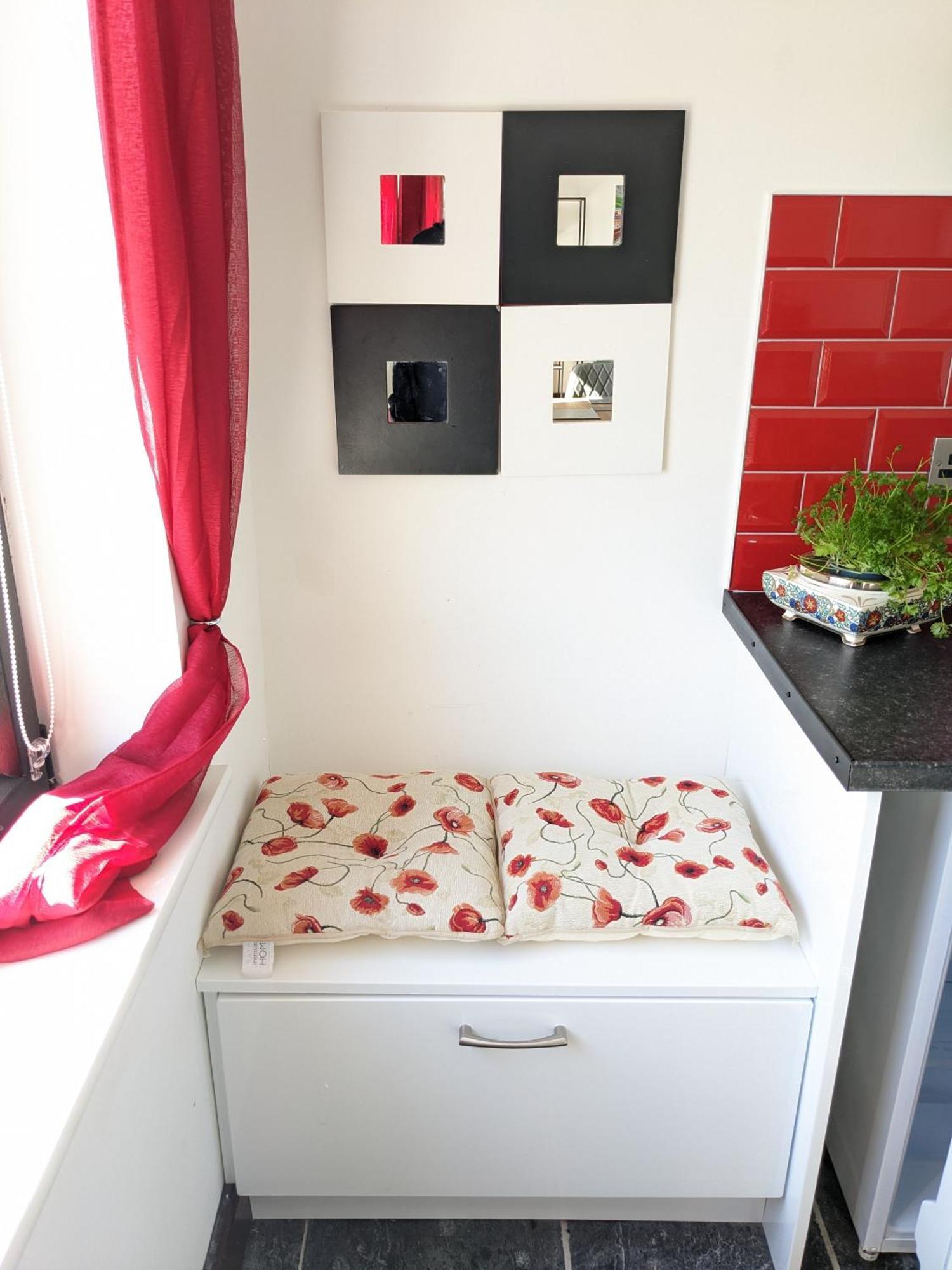 Shore Cottage - Cosy Comfort At The Sea Knights Town Esterno foto