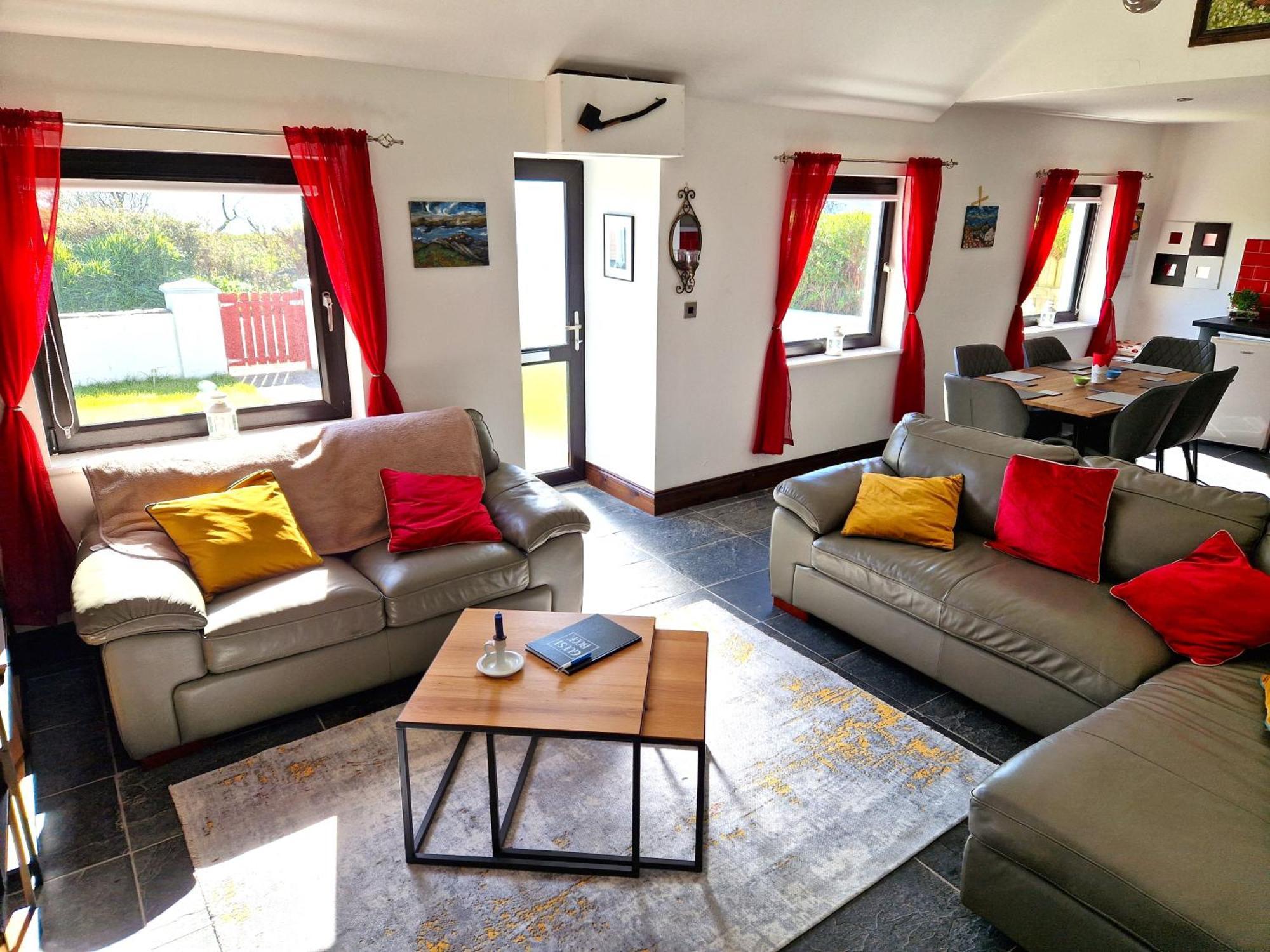 Shore Cottage - Cosy Comfort At The Sea Knights Town Esterno foto