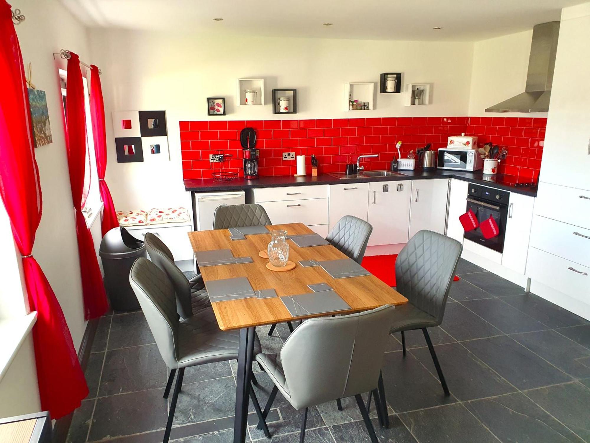 Shore Cottage - Cosy Comfort At The Sea Knights Town Esterno foto