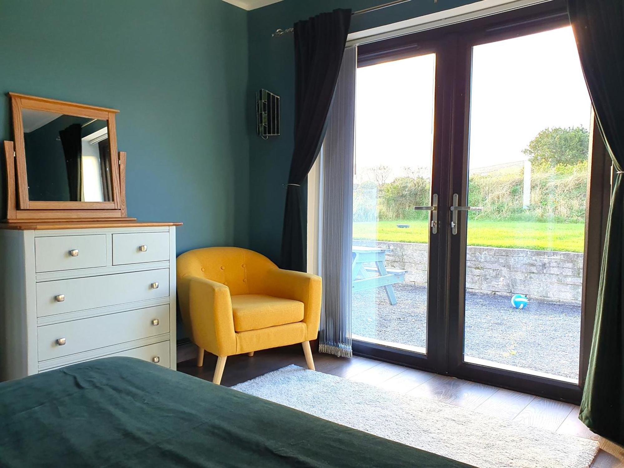 Shore Cottage - Cosy Comfort At The Sea Knights Town Esterno foto