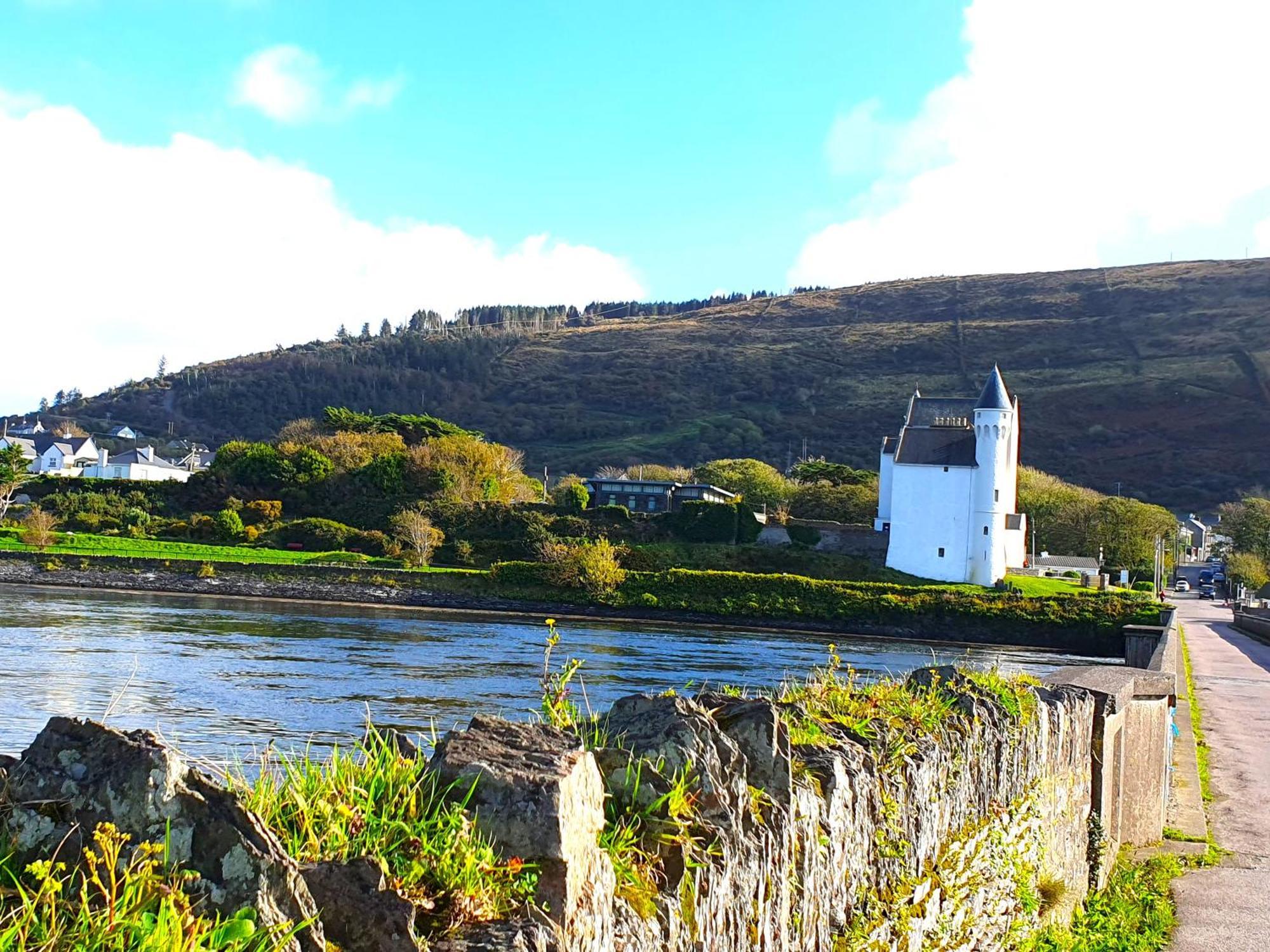 Shore Cottage - Cosy Comfort At The Sea Knights Town Esterno foto