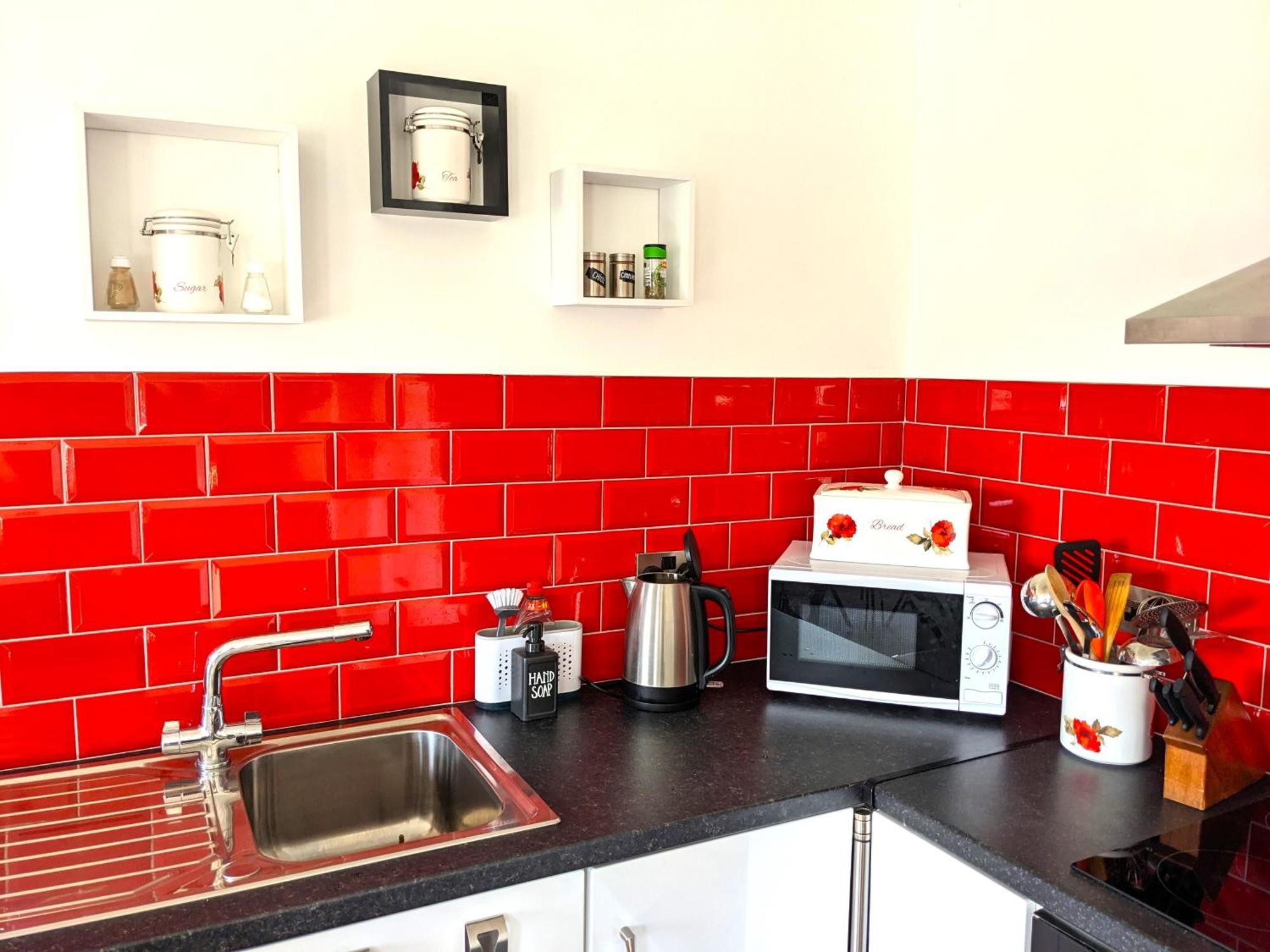 Shore Cottage - Cosy Comfort At The Sea Knights Town Esterno foto