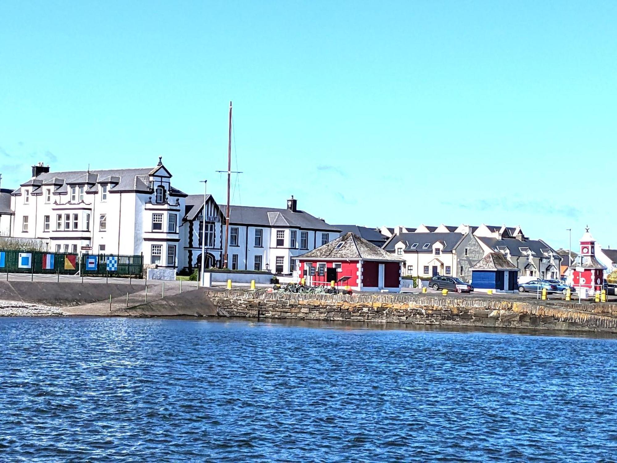 Shore Cottage - Cosy Comfort At The Sea Knights Town Esterno foto