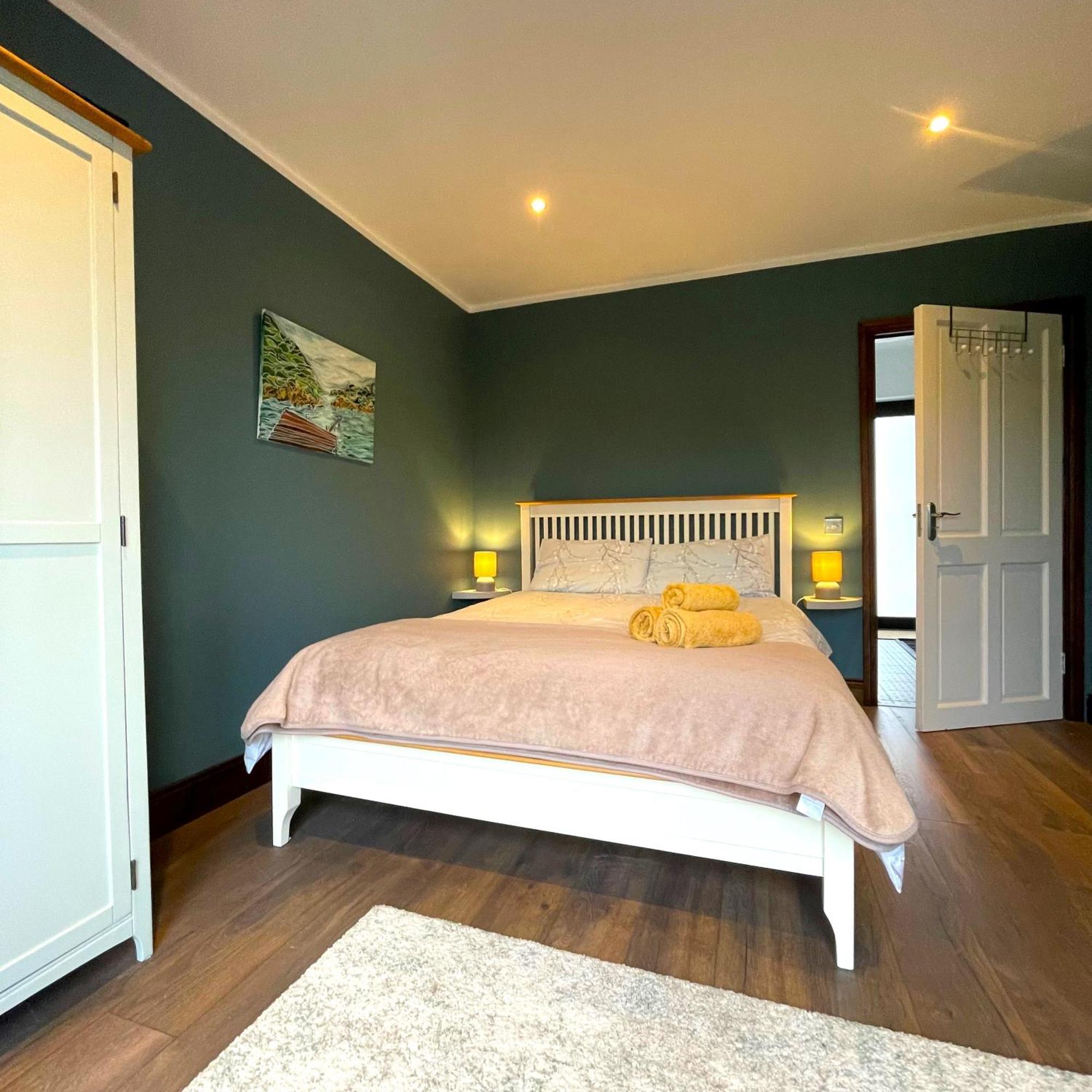 Shore Cottage - Cosy Comfort At The Sea Knights Town Esterno foto